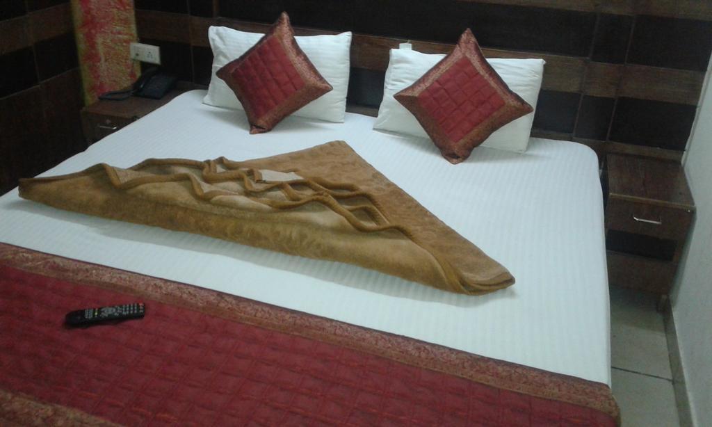 Hotel Sun Village Near New Delhi Railway Station חדר תמונה